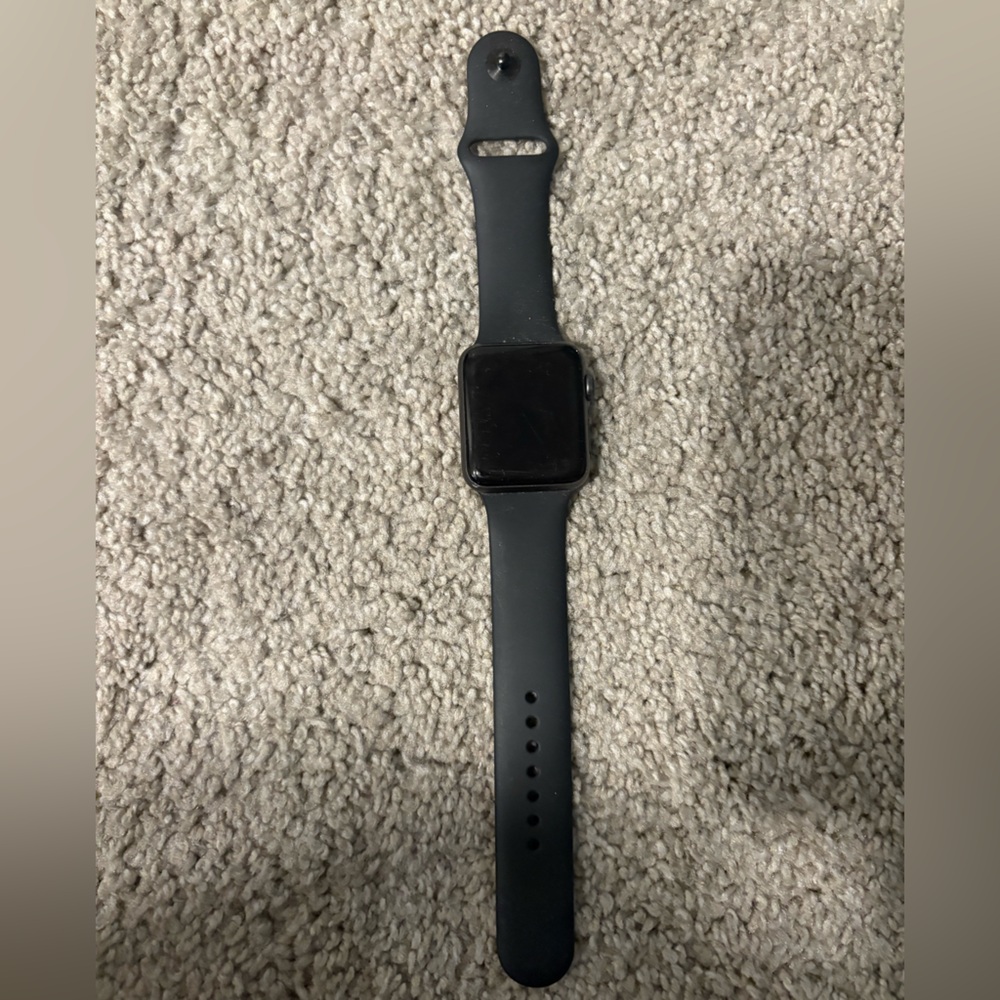 Apple Smartwatch in Black- Series 3